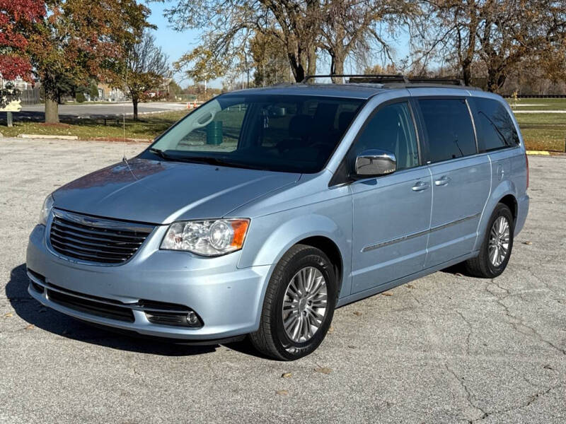 2013 Chrysler Town and Country Touring-L
