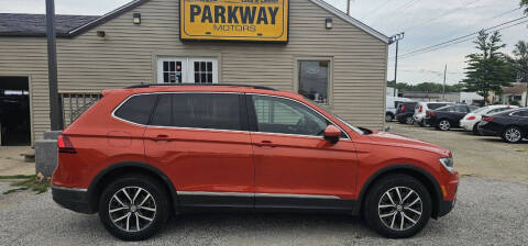 2018 Volkswagen Tiguan for sale at Parkway Motors in Springfield IL