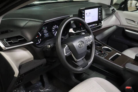 2021 Toyota Sienna LE 8-Passenger