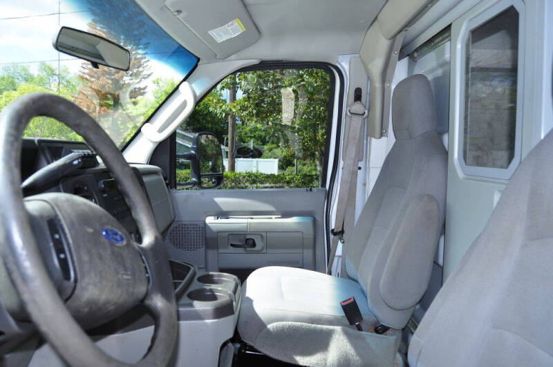 2017 Ford E-Series Cutaway Base - Photo 9