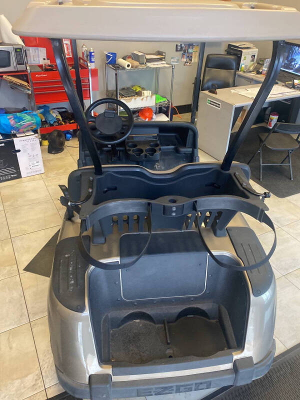 2016 E-Z-GO RXV