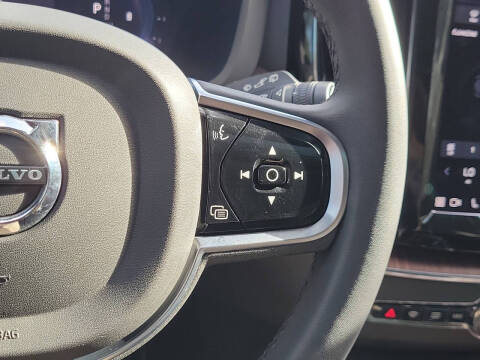 2023 Volvo XC60 B5 Plus Dark Theme