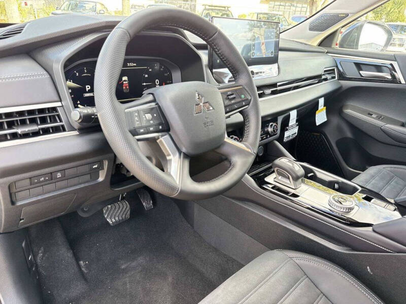 2026 Mitsubishi Outlander SE
