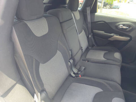 2017 Jeep Cherokee Sport