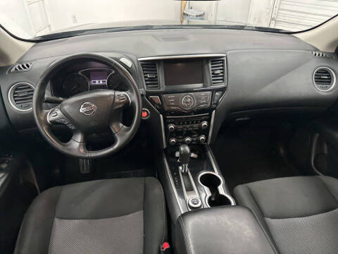 2020 Nissan Pathfinder SV