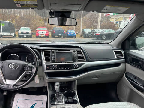 2017 Toyota Highlander LE