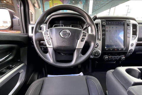 2017 Nissan Titan SV