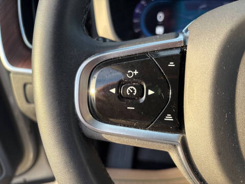 2023 Volvo XC60 B5 Plus Dark Theme