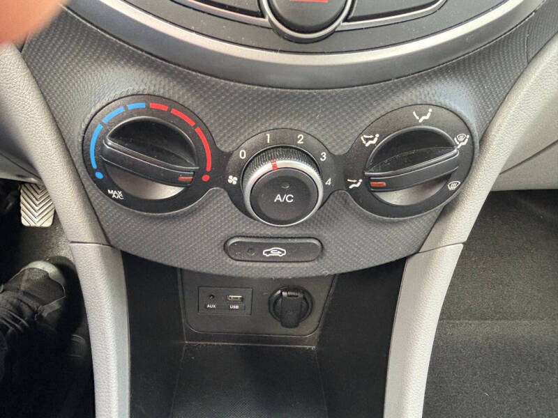 2017 Hyundai Accent SE