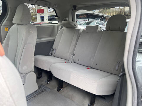 2012 Toyota Sienna LE 8-Passenger