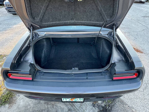 2017 Dodge Challenger SXT Plus