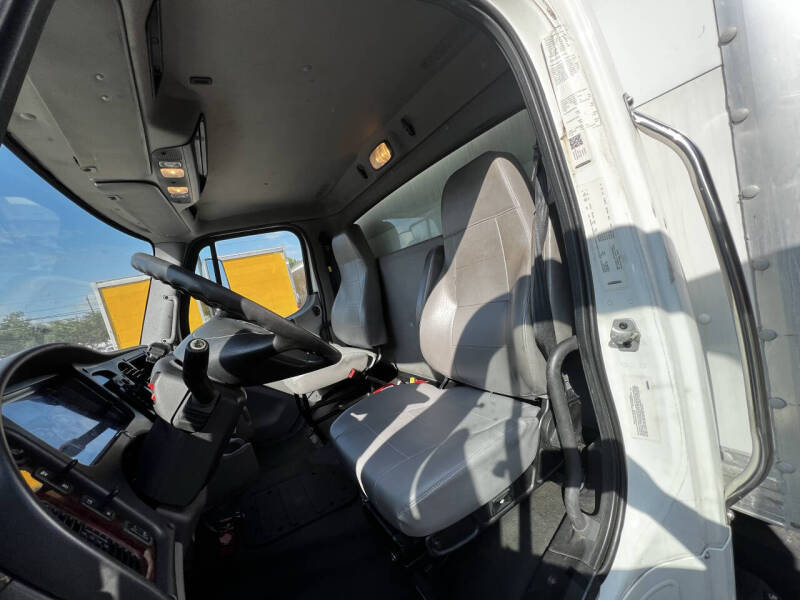 2019 Freightliner M2 106