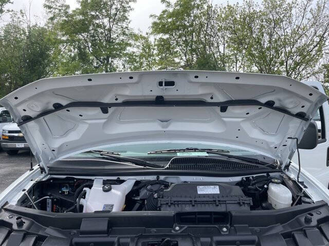 2025 Chevrolet Express 3500