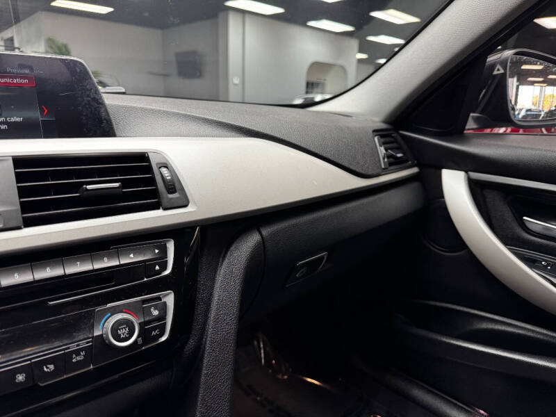 2018 BMW 3 Series 320i