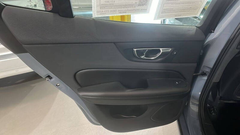 2023 Volvo S60 B5 Core Dark Theme
