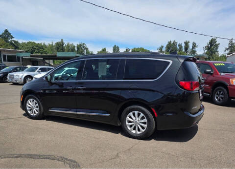 2017 Chrysler Pacifica Touring-L