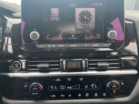2024 Nissan Pathfinder SV
