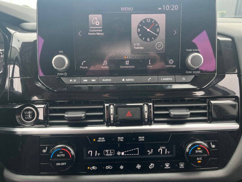 2024 Nissan Pathfinder SV