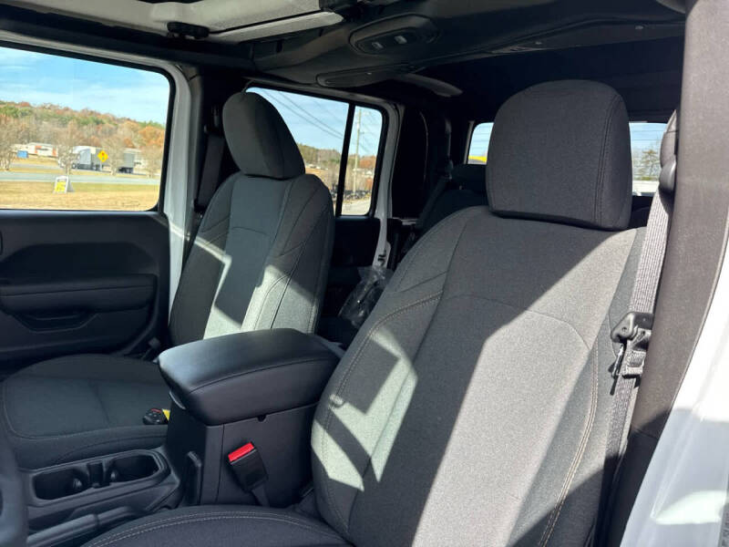 2026 Jeep Gladiator Sport S