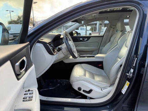 2022 Volvo S60 B5 Momentum