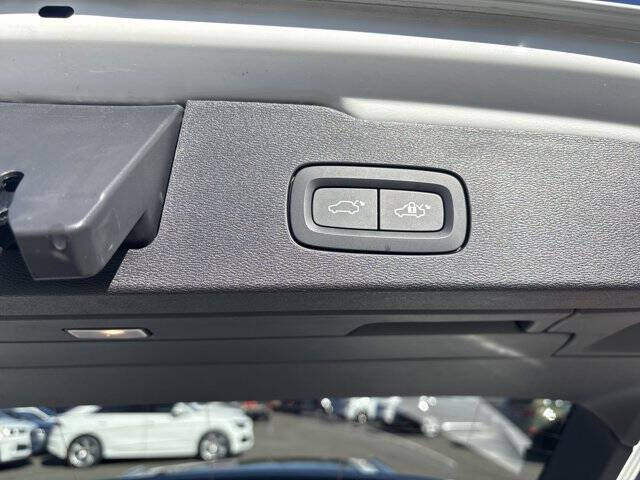 2025 Volvo V60 Cross Country B5 Plus