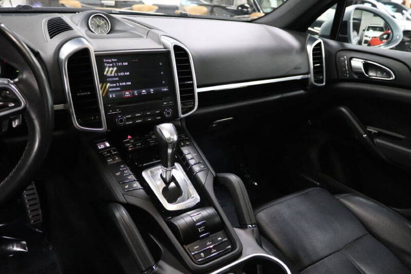 2017 Porsche Cayenne S E-Hybrid Platinum Edition