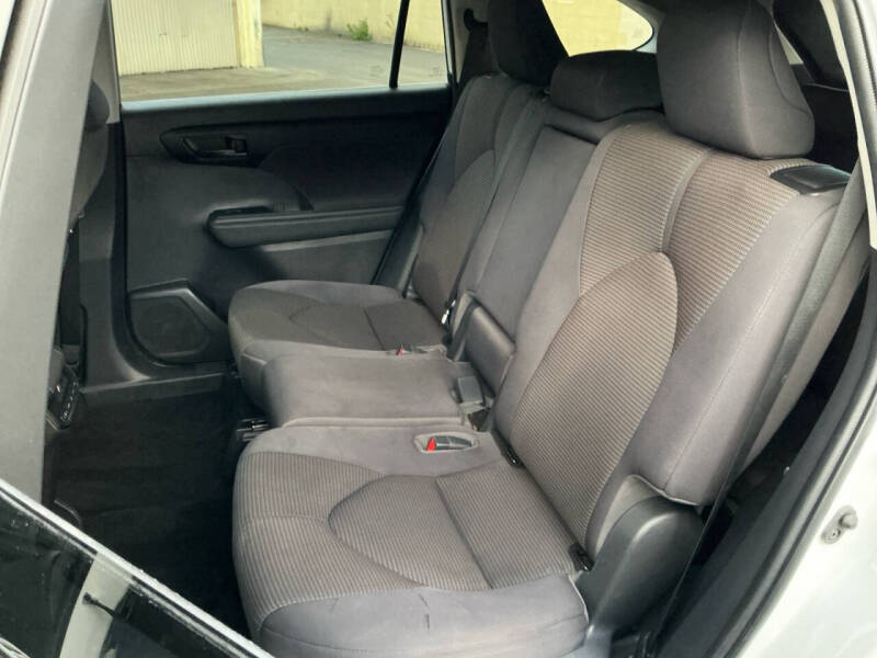 2022 Toyota Highlander LE