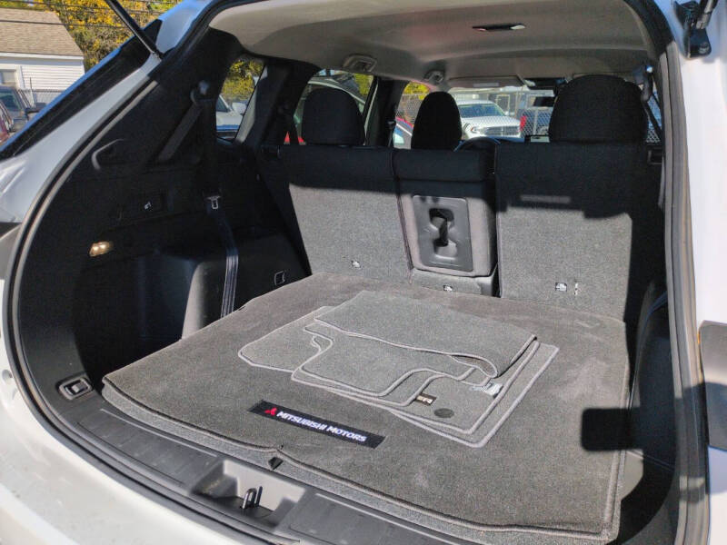 2025 Mitsubishi Outlander ES