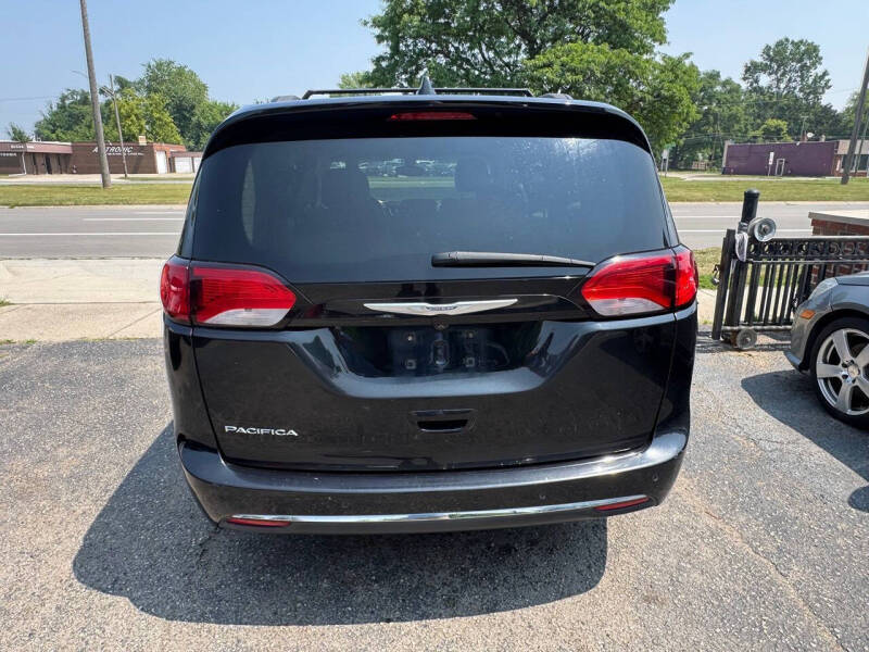 2017 Chrysler Pacifica Touring-L