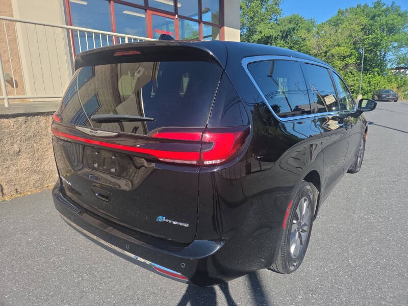2024 Chrysler Pacifica Plug-In Hybrid Select