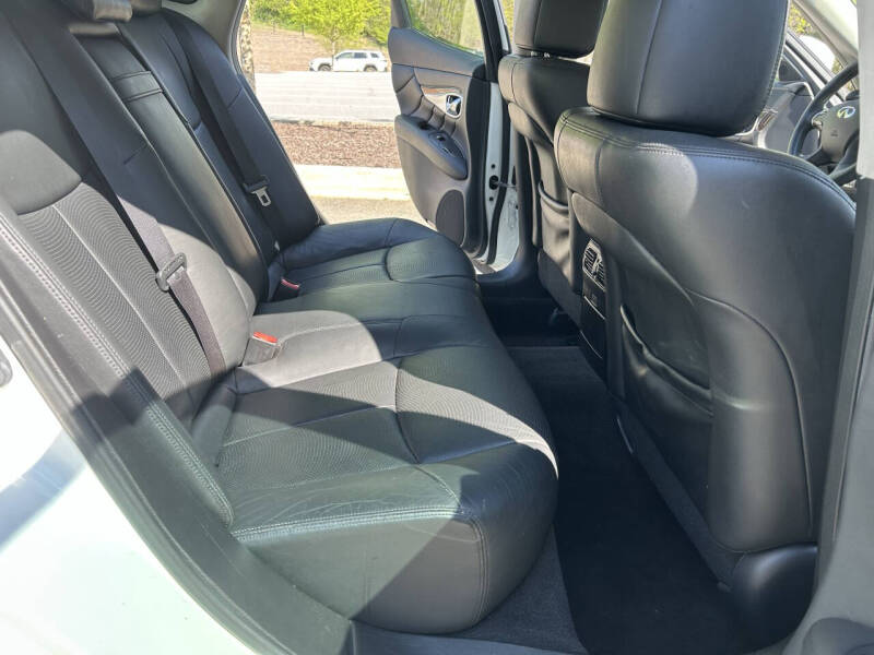 2012 Infiniti M37