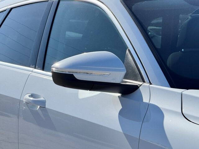 2025 Audi Q5 quattro Premium TFSI