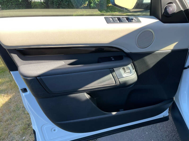 2020 Land Rover Discovery SE