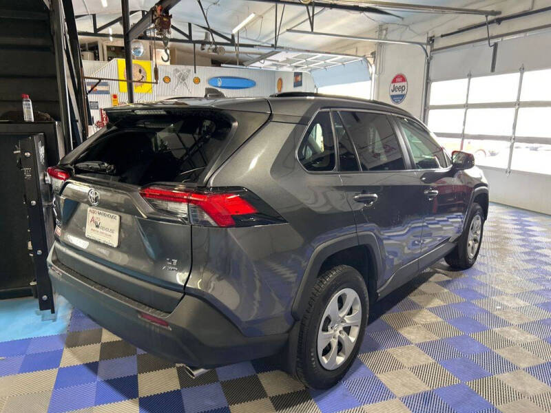 2020 Toyota RAV4 LE