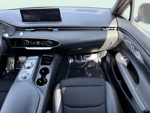 2022 Genesis GV70 2.5T Standard