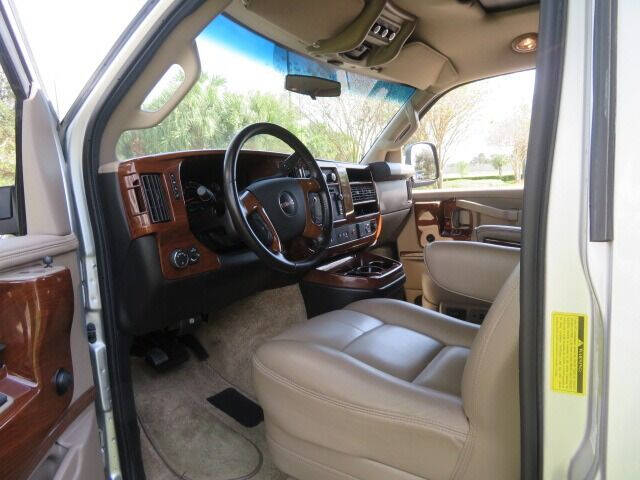 2017 GMC Savana 2500