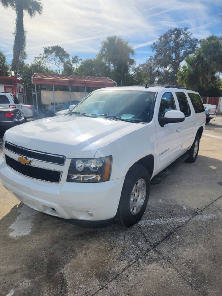 2012 Chevrolet Suburban LT's photo