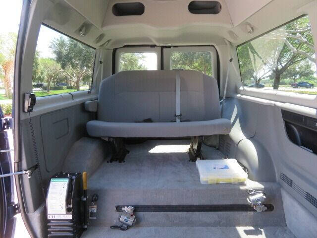 2011 Ford E-Series E-350 SD XLT