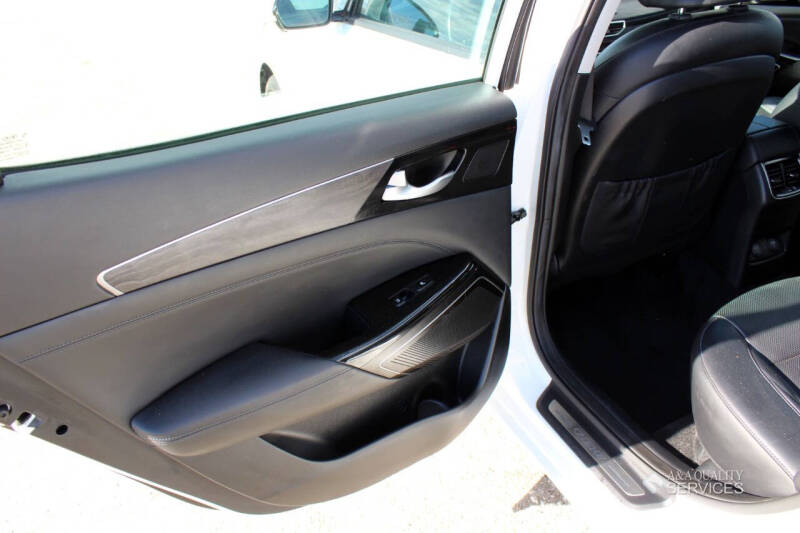 2020 Kia Cadenza Limited