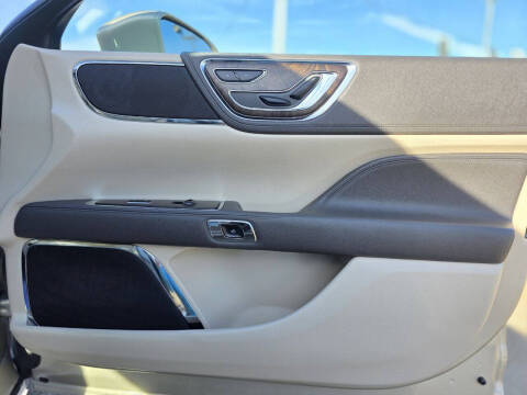 2017 Lincoln Continental Select