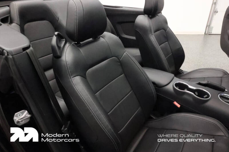 2022 Ford Mustang EcoBoost Premium