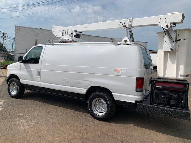 2005 Ford E-Series E-350 SD