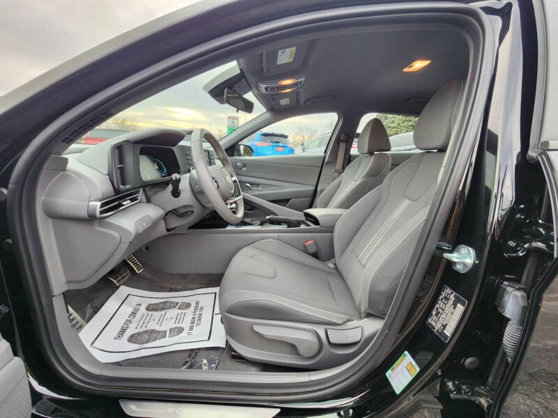 2025 Hyundai Elantra SEL Sport