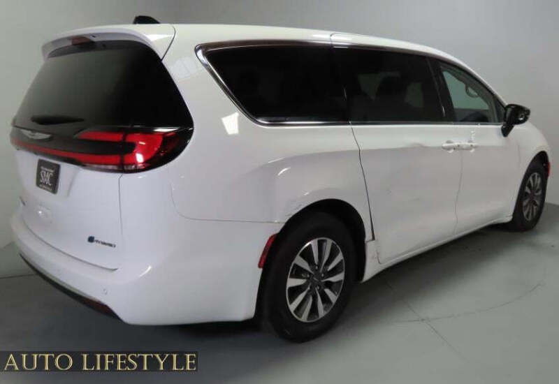 2024 Chrysler Pacifica Plug-In Hybrid S Appearance