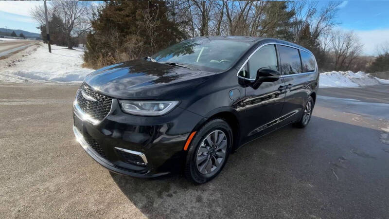 2024 Chrysler Pacifica Plug-In Hybrid Select