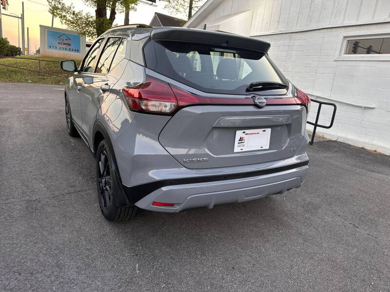 2022 Nissan Kicks SR
