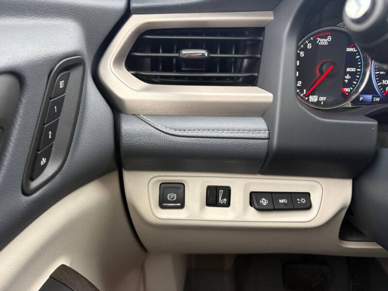 2023 GMC Acadia Denali