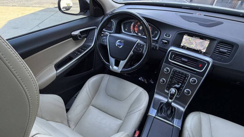 2015 Volvo V60 Cross Country T5