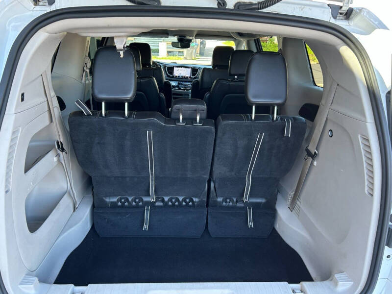 2023 Chrysler Pacifica Touring L
