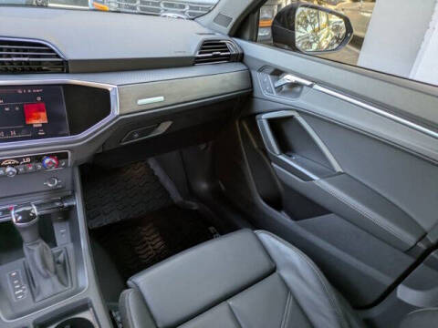 2022 Audi Q3 quattro S line Prem Plus 45 TFSI